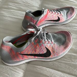 Women’s Nike Fly Knit Running Shoes- Size 9.5